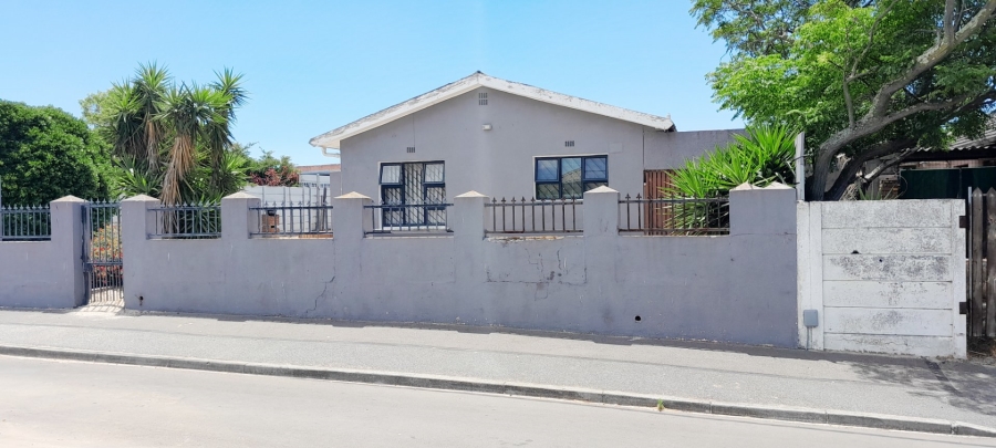 4 Bedroom Property for Sale in Elsies River Western Cape